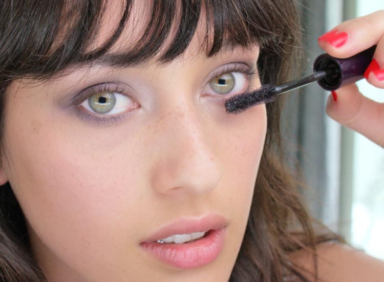 1805_mascara_image3_750x552 sowimage