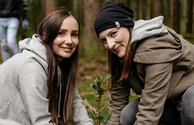 Bäume werden gepflanzt sowimage