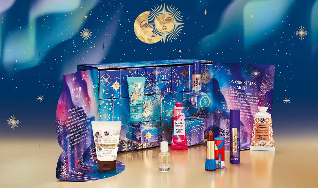 2210_S_Article N°4 Advent Calendar_VISUEL 2_1100x652 produits du calndrier de l'avent 2022 par yves rocher sur fond étoilée, bleu nuit et scintillant