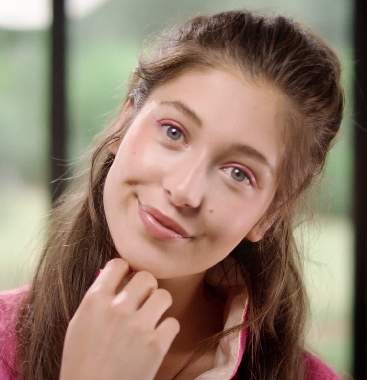 Tutoriel maquillage : adoptez le liner rose