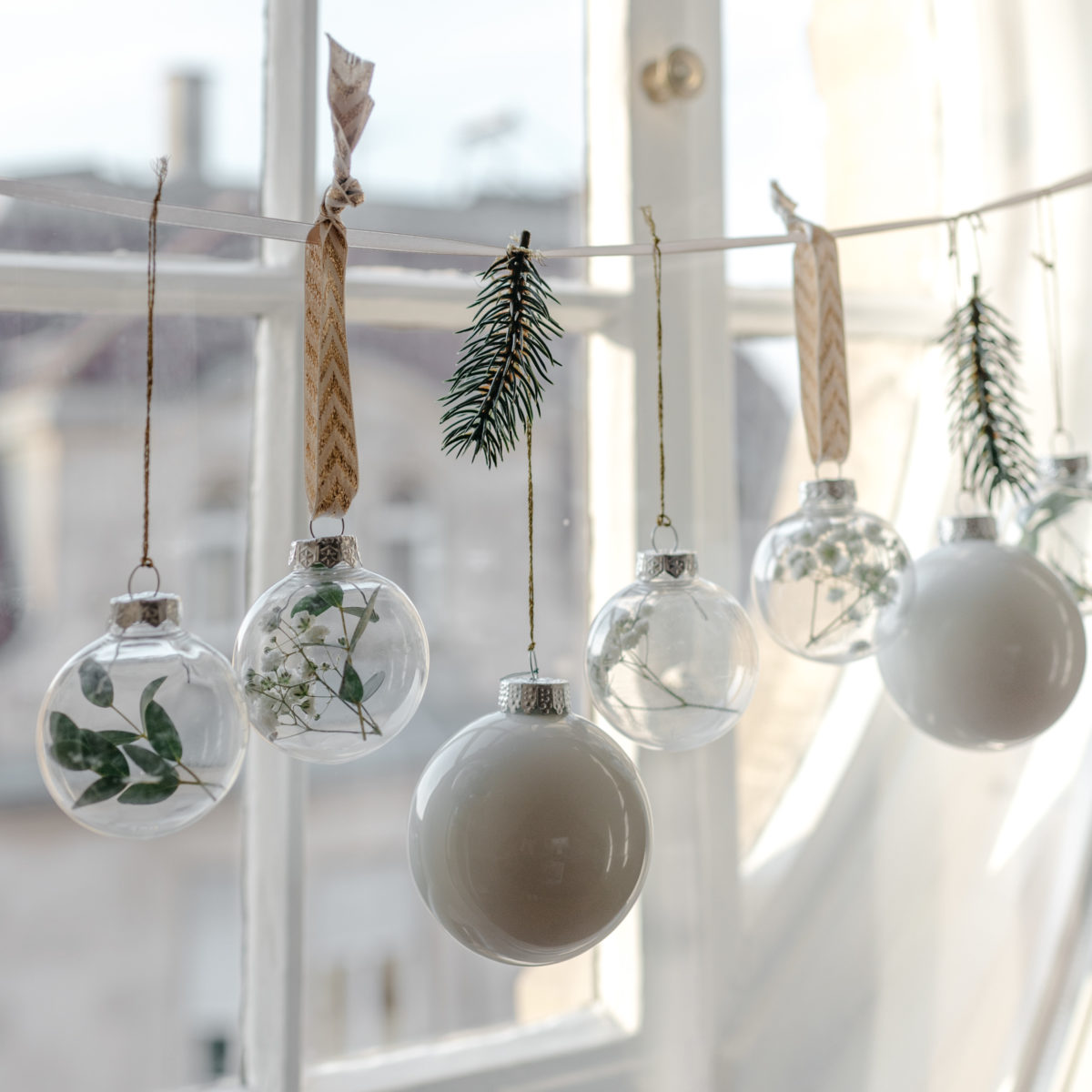 DIY: Weihnachtskugeln in 3 Schritten selbst gestalten