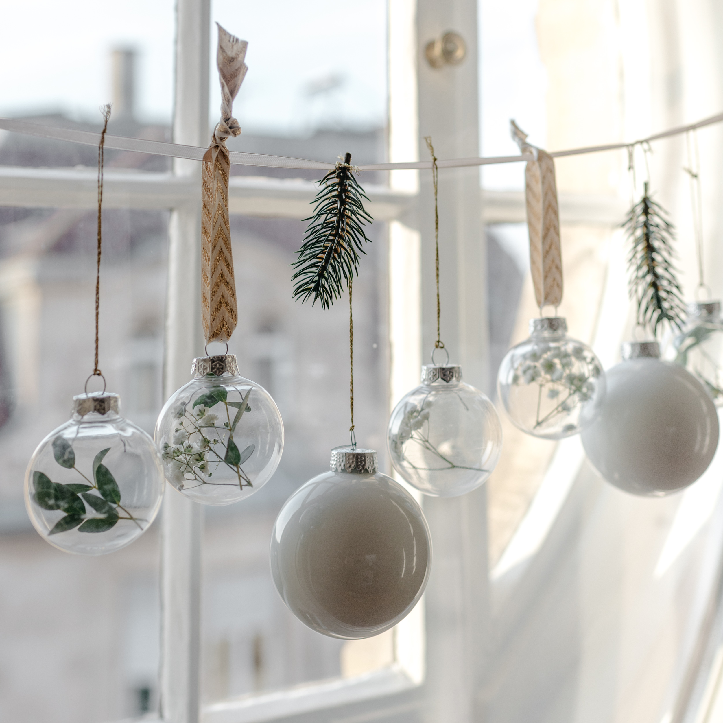 Act Beautiful Diy Weihnachtskugeln In 3 Schritten Selbst