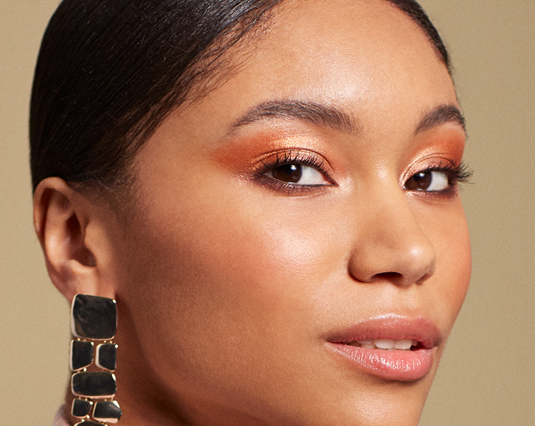 Makeuplook: øjenmakeup med glimtende kobbernuancer