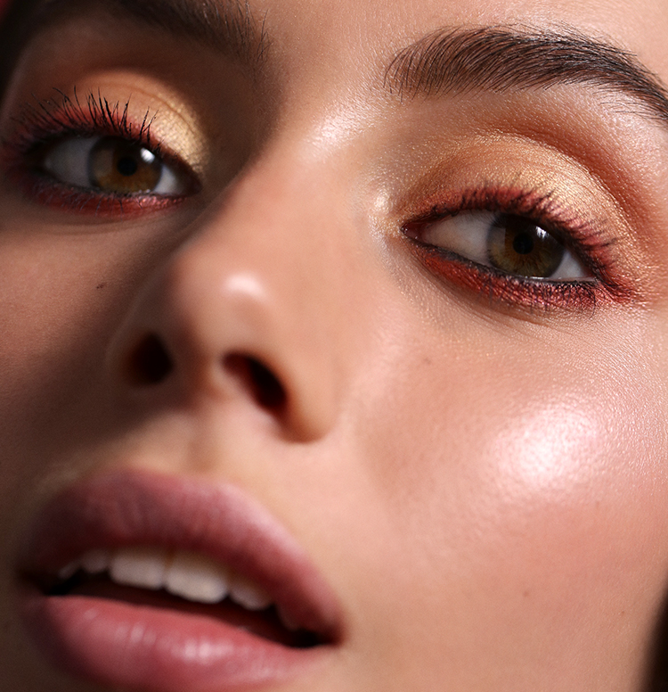 Trin-guide: festmakeup i rødt til jul og nytår