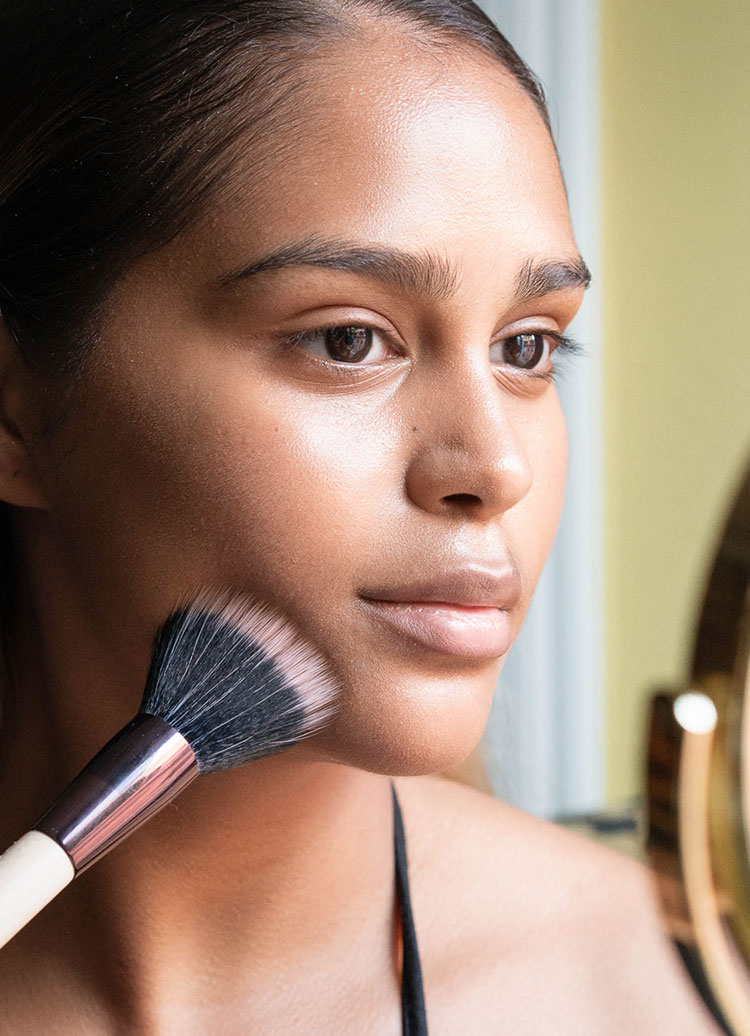 Макияж для кожи, склонной к жирности