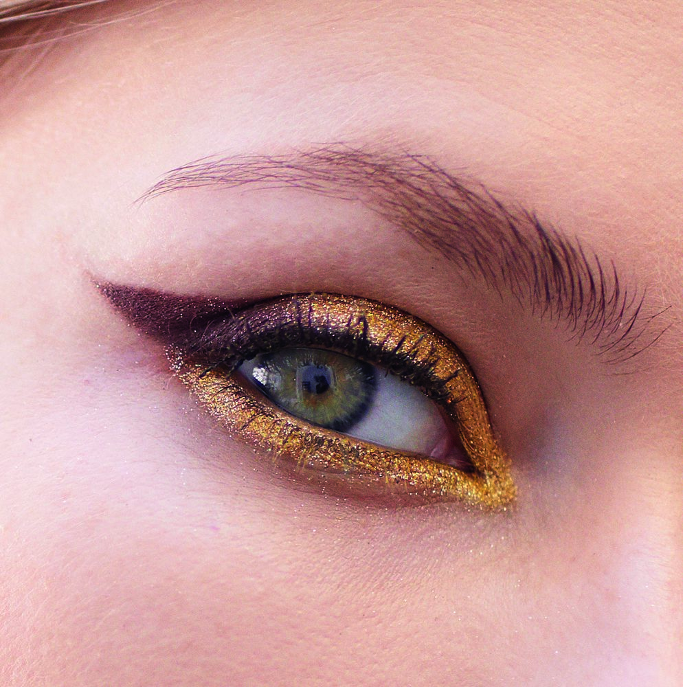 485324-Iconographie féminine EYE LINER sowimage